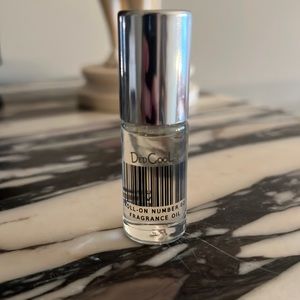 DEDCOOL ROLL ON PERFUME NUMBER 2 (SANDALWOOD+JUNIPER)